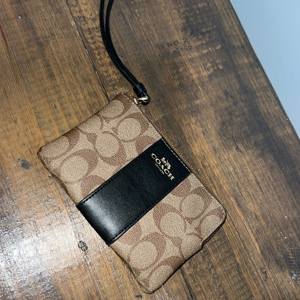 Coach wristlet 🤎